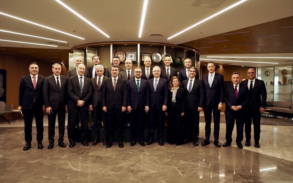 Türkiye Cumhuriyet Merkez Bankası (TCMB) Başkanı Fatih Karahan (sol 6), Türkiye Bankalar Birliği...