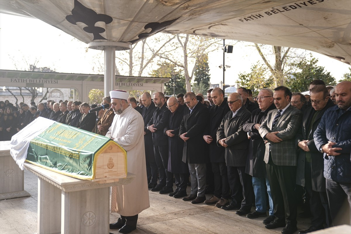 Türkiye Cumhuriyet Merkez Bankası (TCMB) Başkanı Fatih Karahan'ın annesi Hatice Karahan için Fatih...
