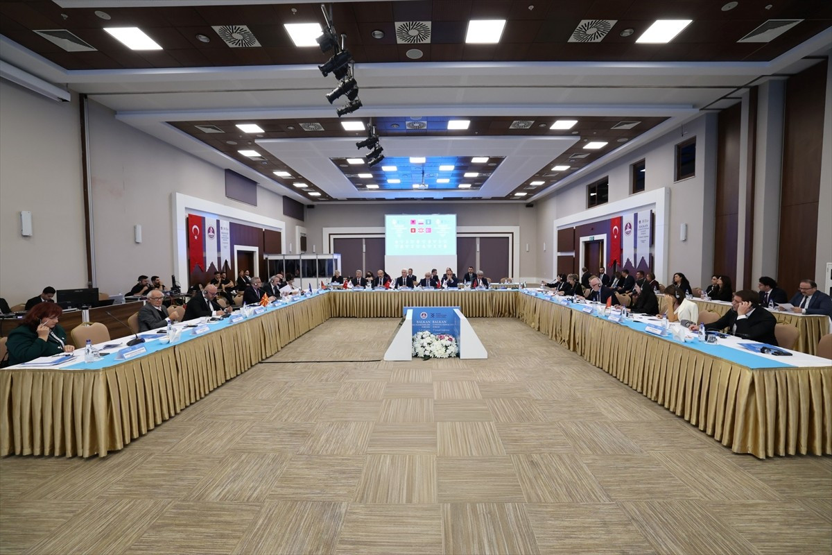 Türkiye Cumhuriyeti Anayasa Mahkemesinin ev sahipliğinde Antalya'da düzenlenen Balkan Anayasa...