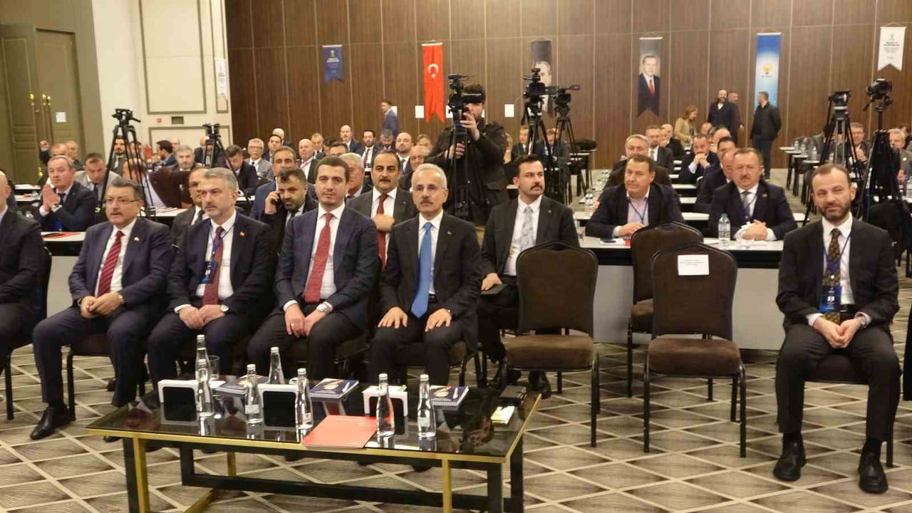 TÜRKİYE CUMHURİYETİ ULAŞTIRMA VE ALTYAPI BAKANI ABDULKADİR URALOĞLU TRABZON'DA AK PARTİ DOĞU...