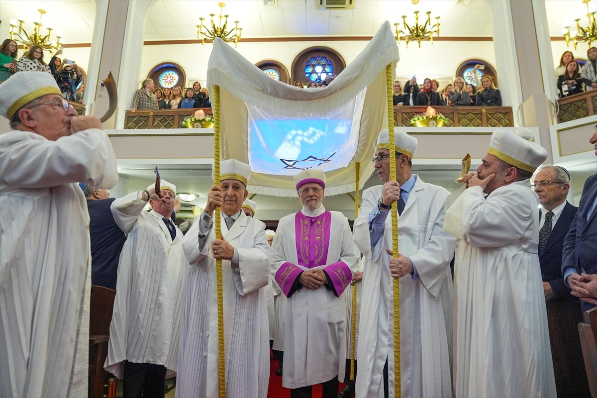 Türkiye Cumhuriyeti'nin 4. Hahambaşısı David Sivi'nin görevine başlaması vesilesiyle Neve Şalom...