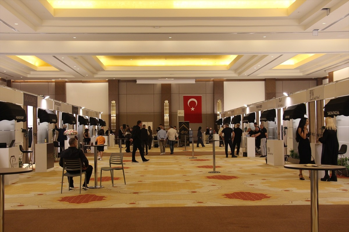 Türkiye Deri Konfeksiyoncuları Derneği tarafından düzenlenen 15. Deri ve Kürk Modası (Leather&Fur...