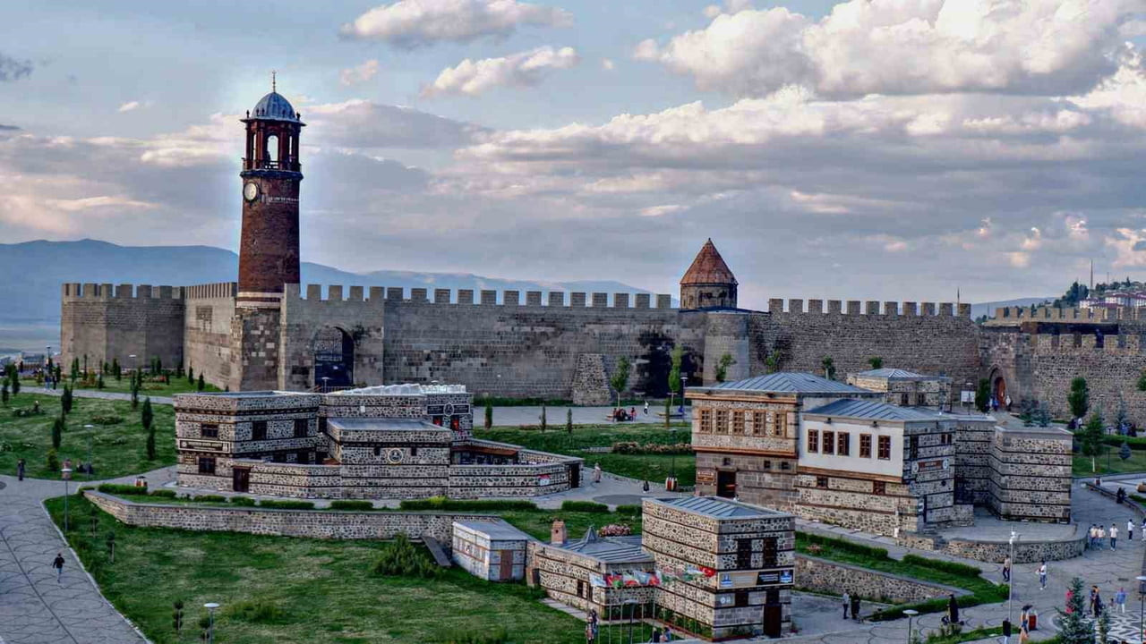 TÜRKİYE DİL VE EDEBİYAT DERNEĞİ ERZURUM ŞUBESİ YÖNETİM KURULU ÜYESİ TANER ÖZDEMİR'İN GÜN YÜZÜNE...