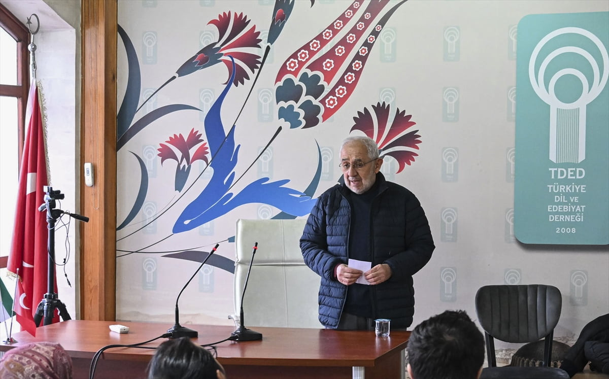 Türkiye Dil ve Edebiyat Derneği (TDED) ve İstanbul Üniversitesi işbirliğinde Eyüpsultan'daki TDED...