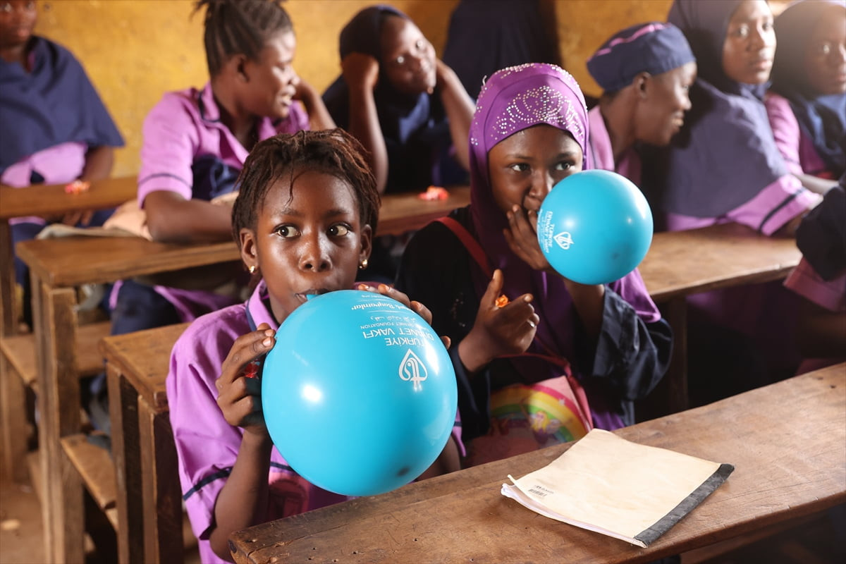 Türkiye Diyanet Vakfı (TDV) ramazan dolayısıyla Sierra Leone'nin başkenti Freetown'da ihtiyaç...
