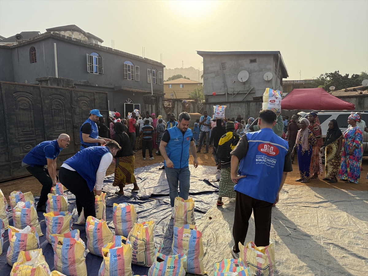 Türkiye Diyanet Vakfı (TDV), ramazan dolayısıyla Sierra Leone'nin Freetown kentinde ihtiyaç...