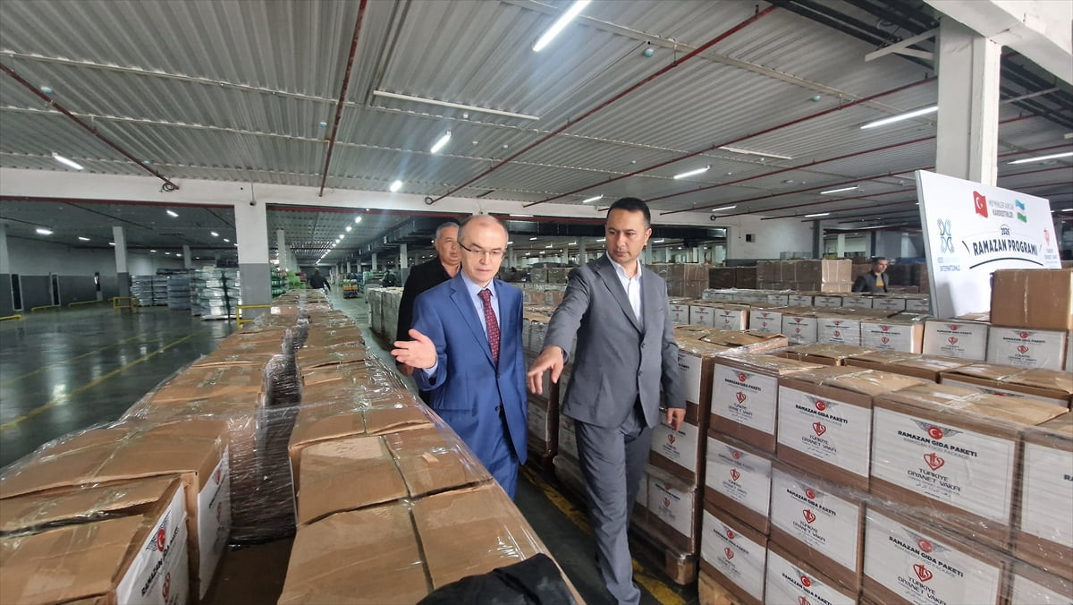 Türkiye Diyanet Vakfı (TDV), ramazan öncesinde Özbekistan'da ihtiyaç sahibi 900 aileye gıda...