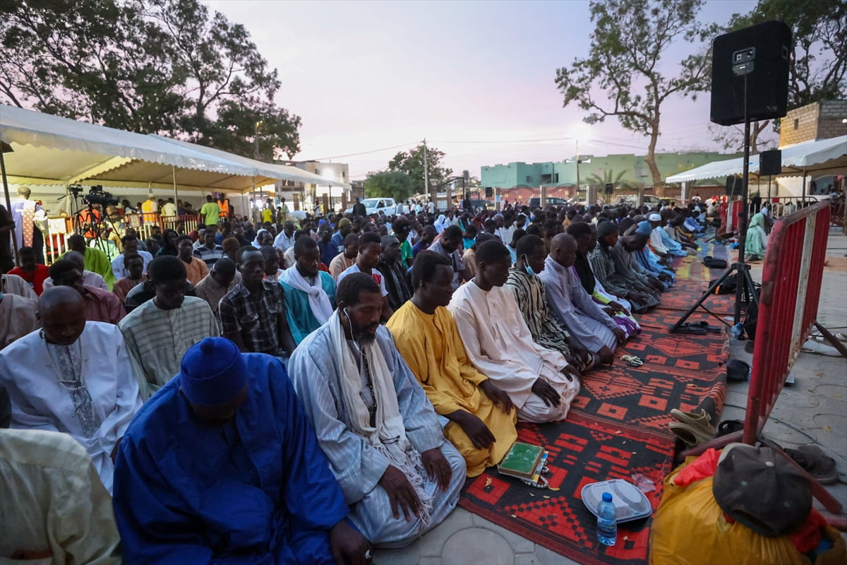 Türkiye Diyanet Vakfı (TDV), Senegal'in Thies kentinde iftar programı düzenledi.TDV, başkent...