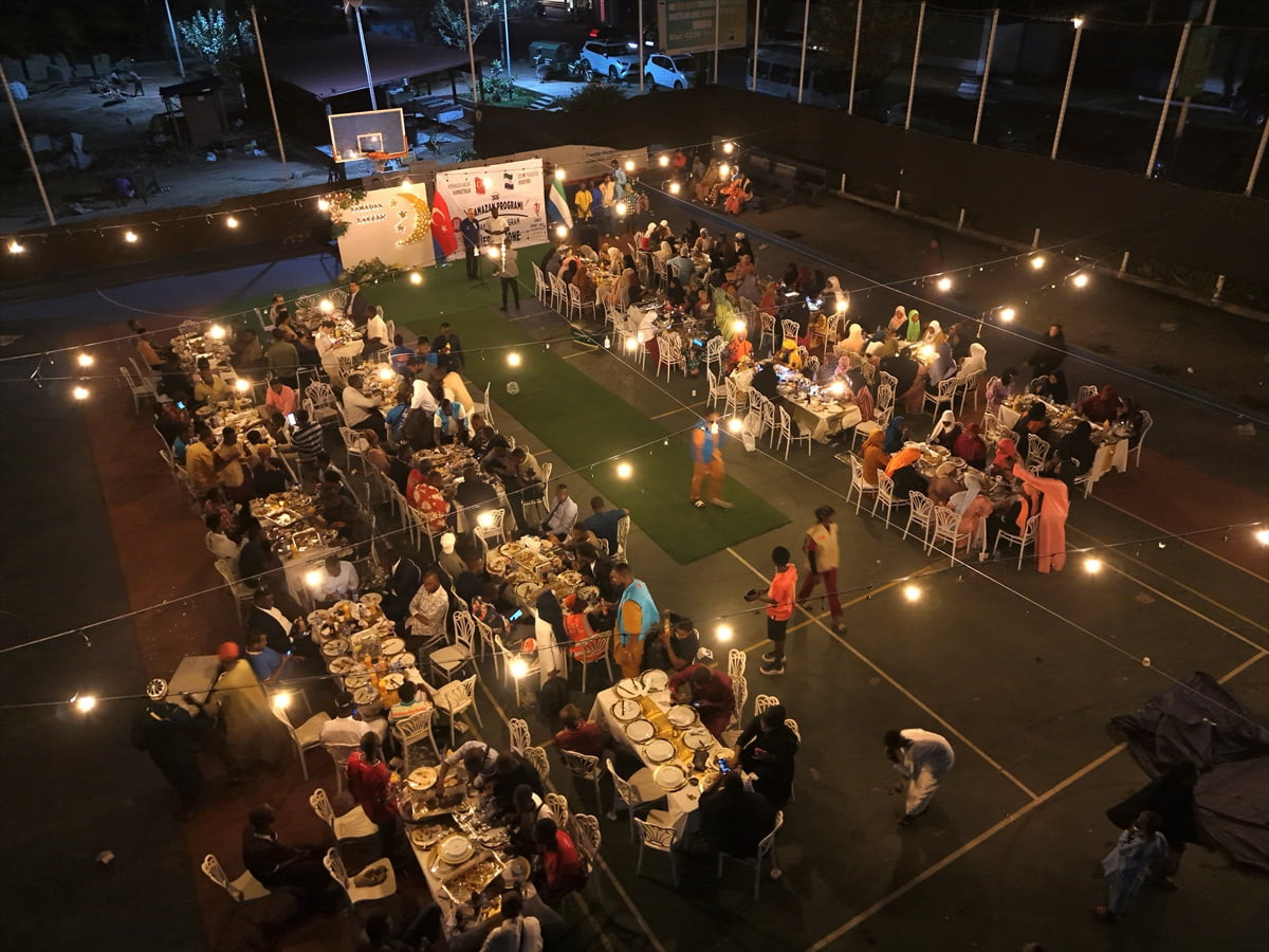 Türkiye Diyanet Vakfı (TDV), Sierra Leone'nin başkenti Freetown'da iftar programı düzenledi.