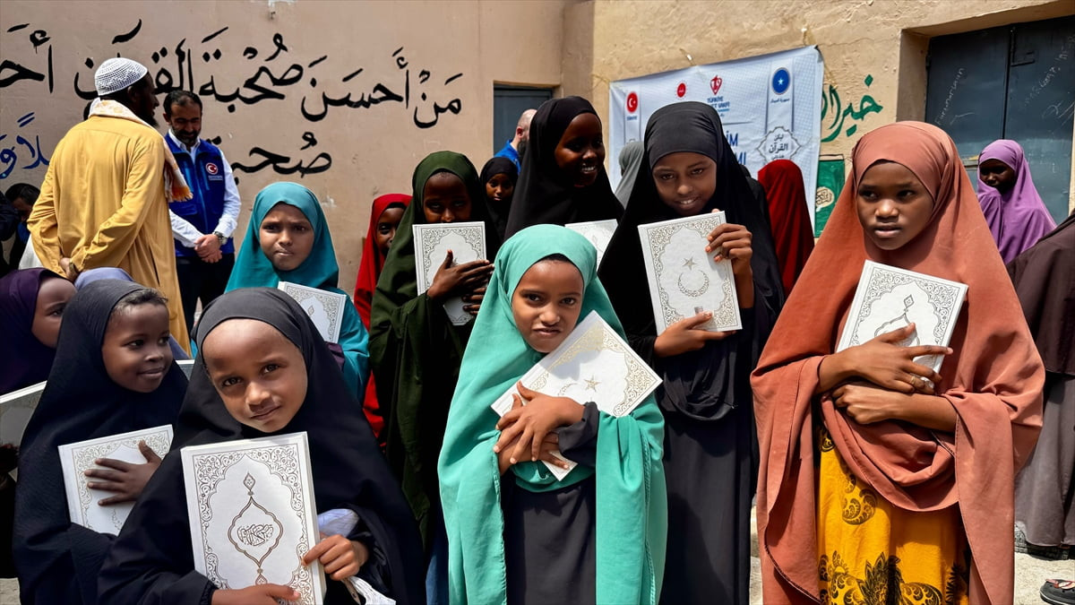 Türkiye Diyanet Vakfı (TDV) Somali'de Diyanet İşleri Başkanlığı ile yürütülen "Hediyem Kuran Olsun...