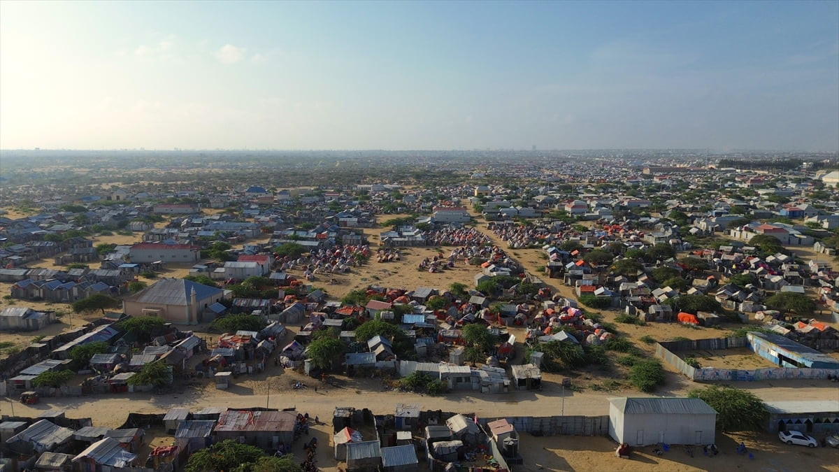 Türkiye Diyanet Vakfı (TDV), Somali'de ramazan ayı boyunca ihtiyaç sahiplerine iftar vermek...