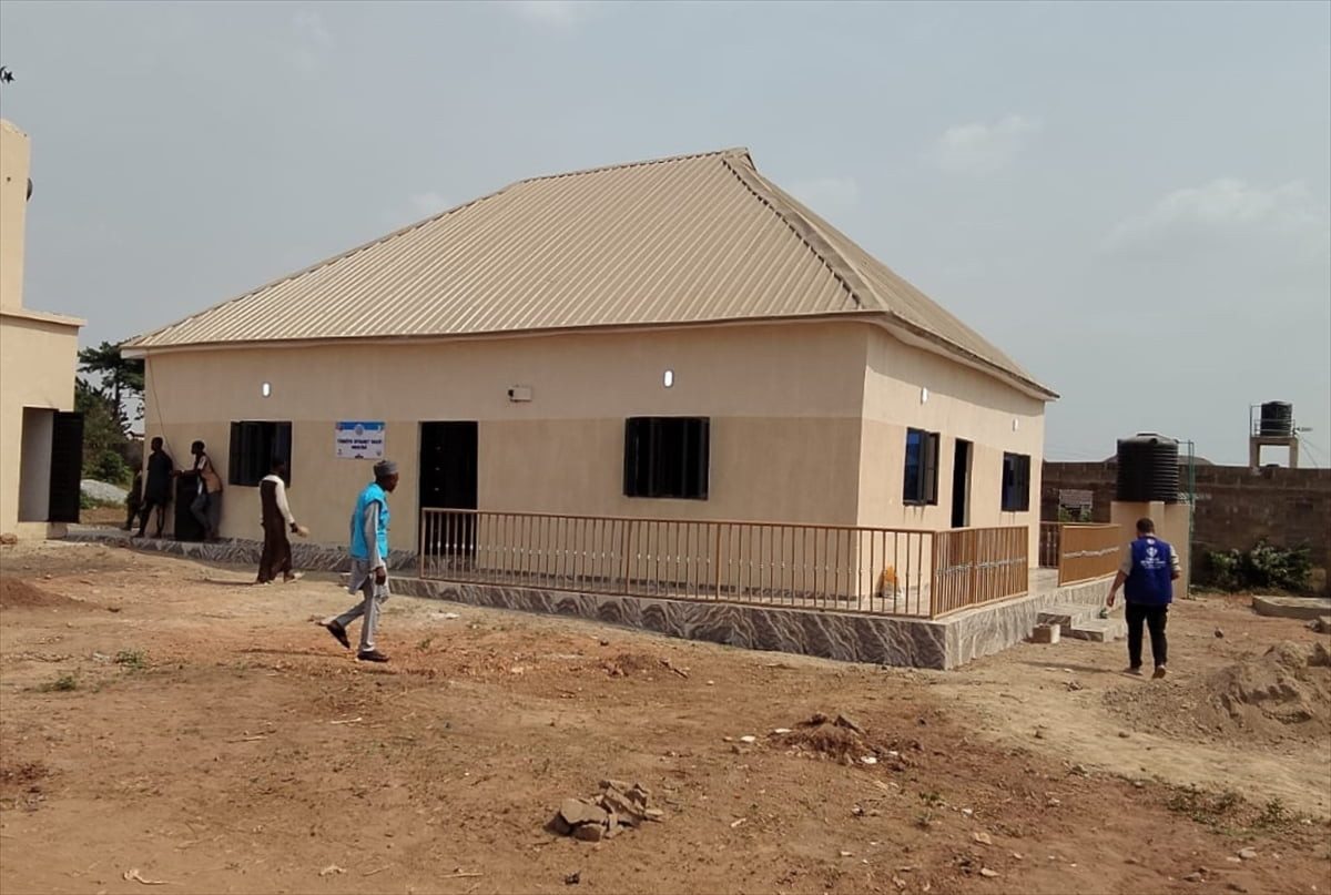 Türkiye Diyanet Vakfı (TDV) tarafından Nijerya’nın Oyo eyaletinde inşa ettirilen cami ibadete...