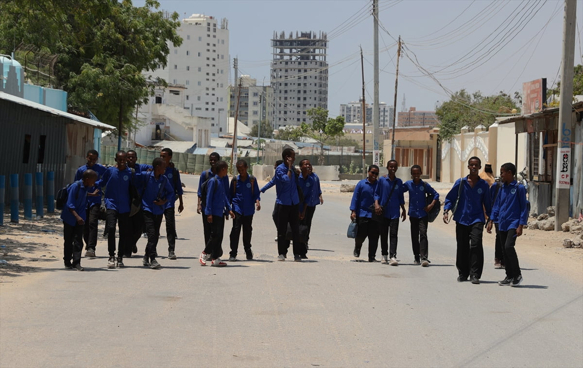 Türkiye Diyanet Vakfı'nın hayırseverlerin desteğiyle Somali'de açtığı, dini ilimlerin yanı sıra...