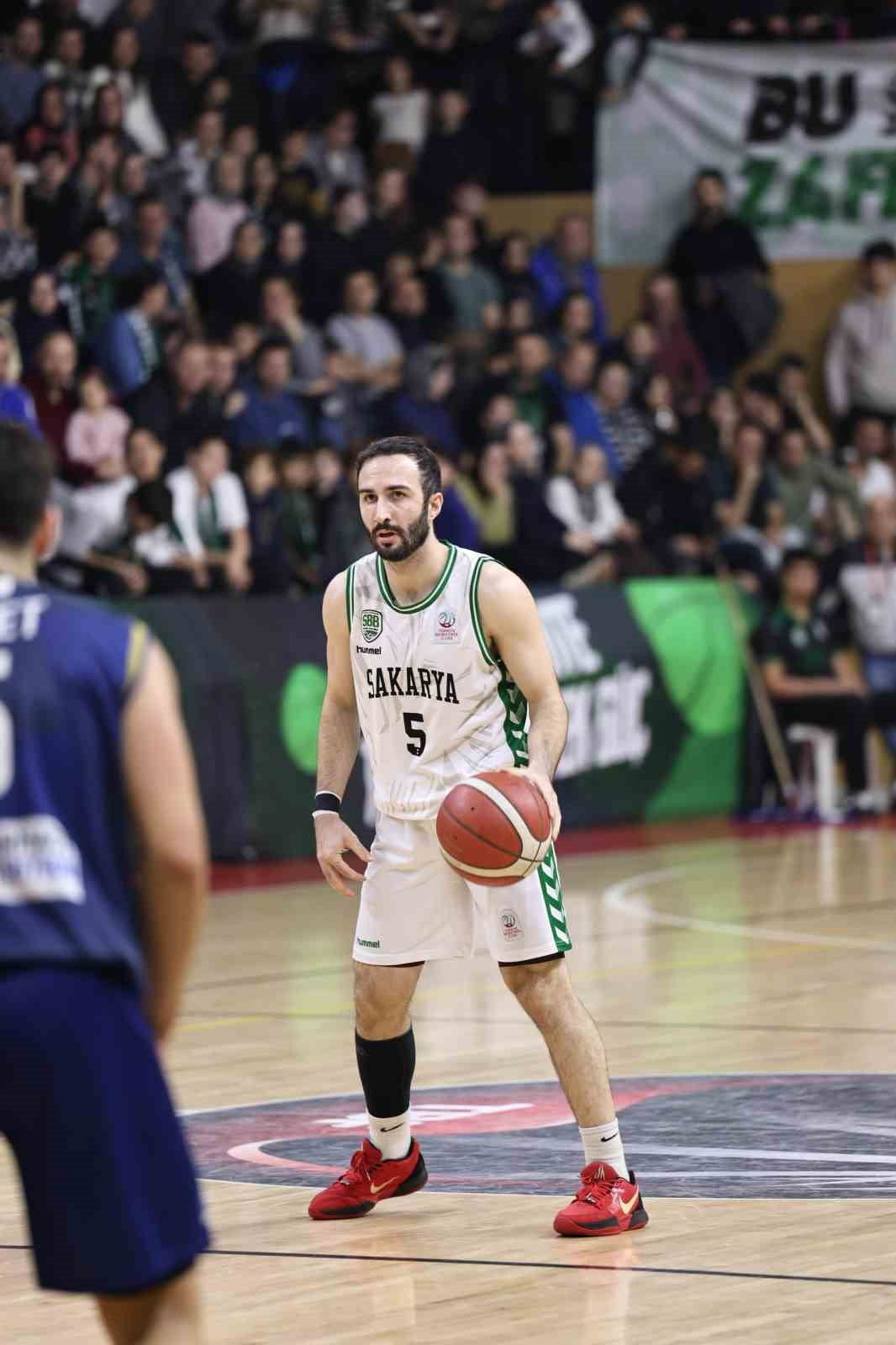 TÜRKİYE ERKEKLER BASKETBOL 2. LİGİ PLAY-OFF YARI FİNAL SERİSİNDE MÜCADELE EDEN SAKARYA BÜYÜKŞEHİR...