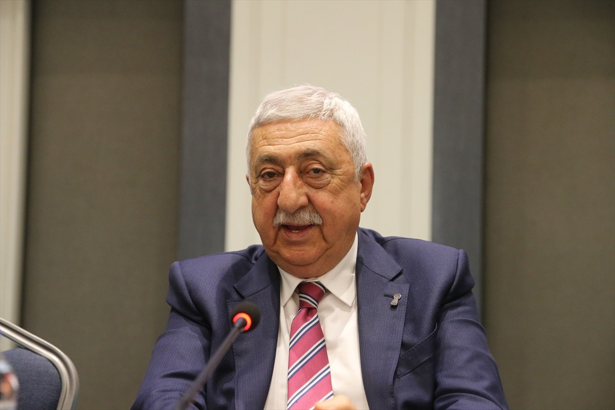 Türkiye Esnaf ve Sanatkarları Konfederasyonu (TESK) Genel Başkanı Bendevi Palandöken (fotoğrafta)...