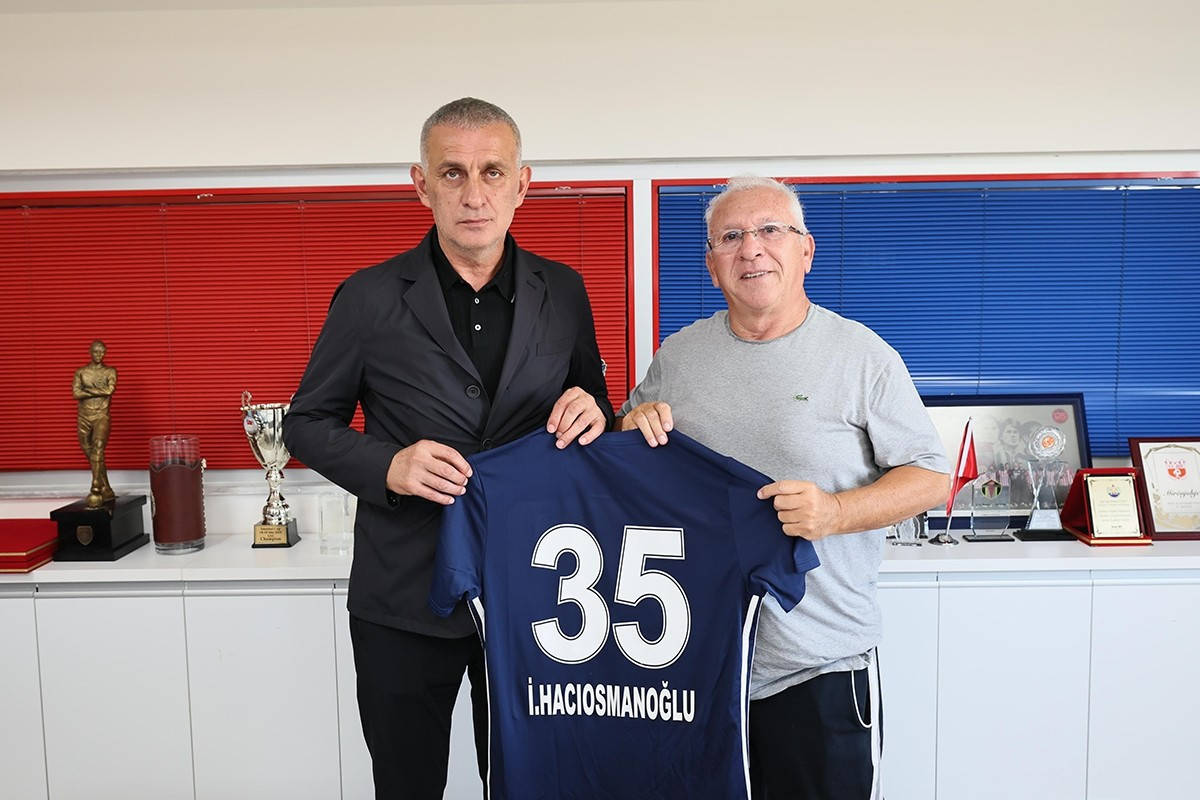 Türkiye Futbol Federasyonu (TFF) Başkanı İbrahim Hacıosmanoğlu (solda), Nesine 2. Lig ekiplerinden...