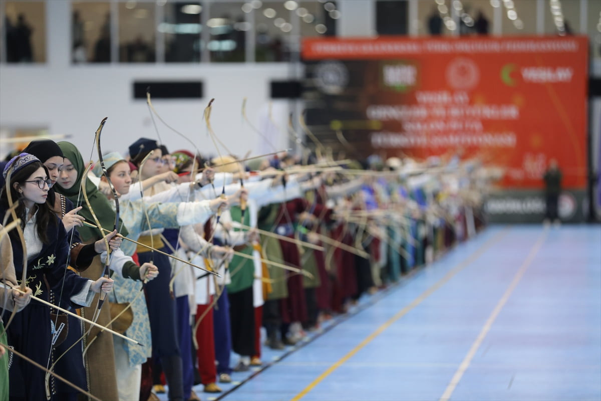 Türkiye Geleneksel Türk Okçuluğu Federasyonu tarafından düzenlenen Yeşilay Gençler ve Büyükler...