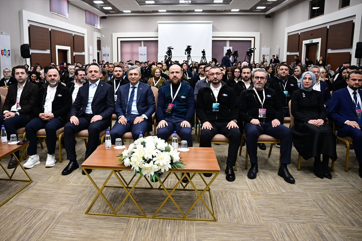 Türkiye Gençlik STK'ları Platformu (TGSP) tarafından Antalya'nın Aksu ilçesindeki Adalet...