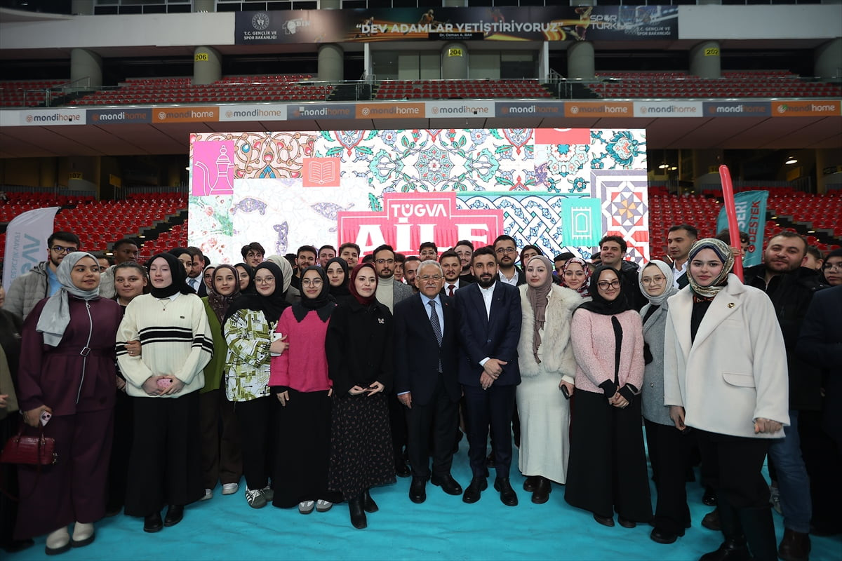 Türkiye Gençlik Vakfı (TÜGVA) Genel Başkanı İbrahim Beşinci (sağ 5), Kayseri'de gençlerle iftar...