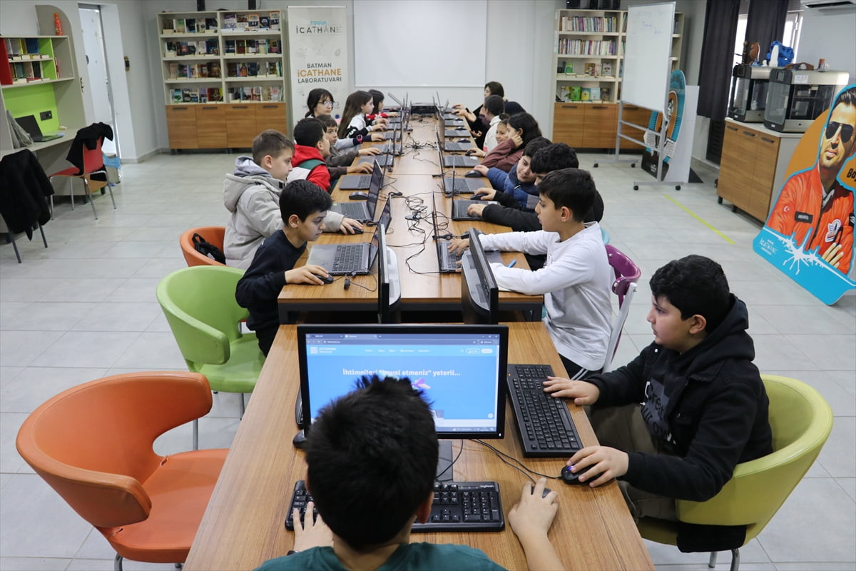 Türkiye Gençlik Vakfı (TÜGVA) tarafından Batman'da kurulan İcathane'de 2025-2026 bahar dönemi...