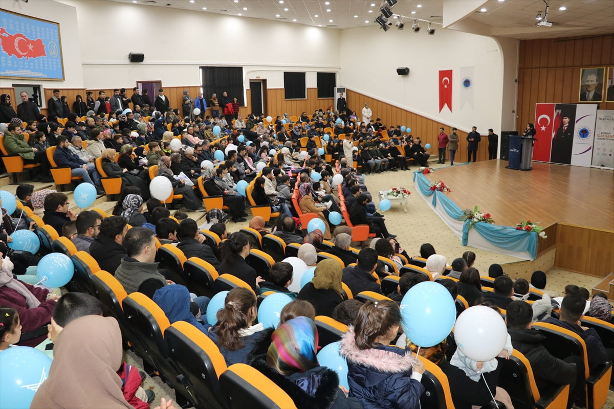 Türkiye Gençlik Vakfı (TÜGVA) tarafından Batman'da kurulan "İcathane Atölyesi"nde 1. dönem...