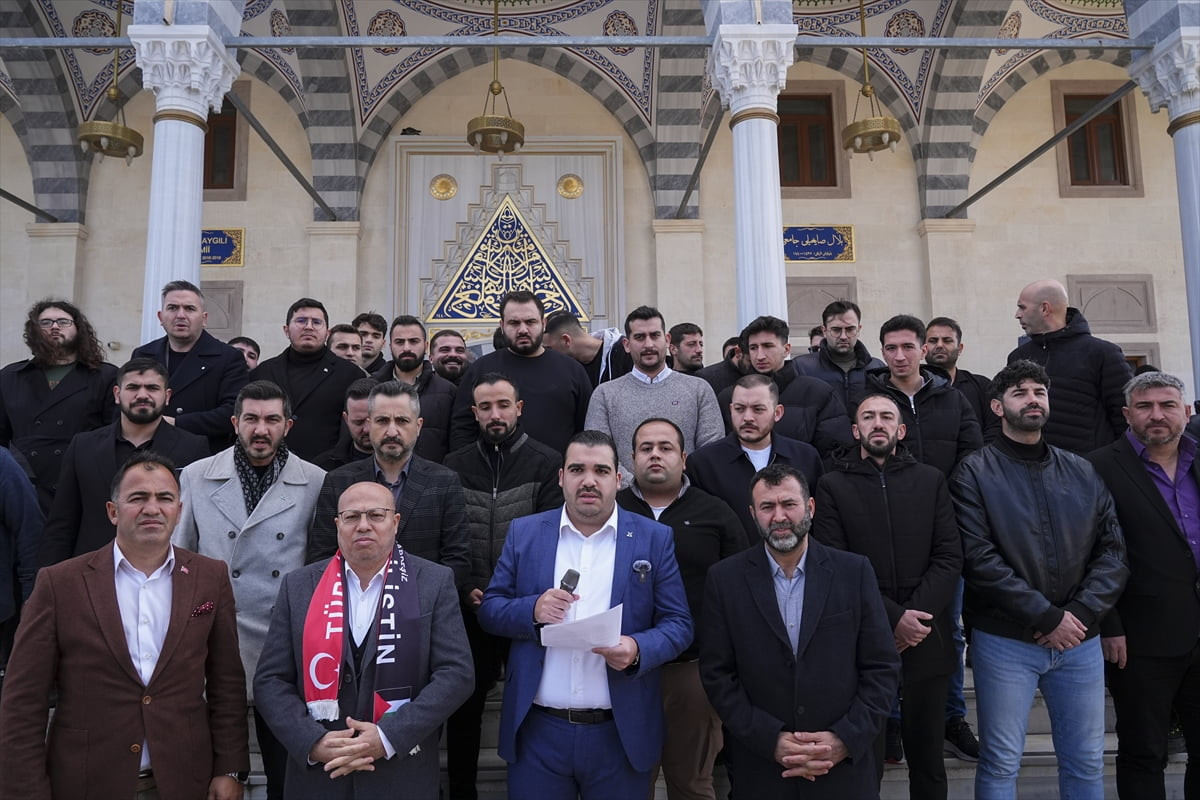 Türkiye Gençlik Vakfı (TÜGVA) tarafından İzmir'de İsrail'in Gazze'ye yönelik saldırı ve...