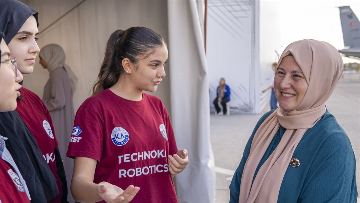 Türkiye Gençlik ve Eğitime Hizmet Vakfı (TÜRGEV), dijital çağın oluşturduğu risklere karşı...