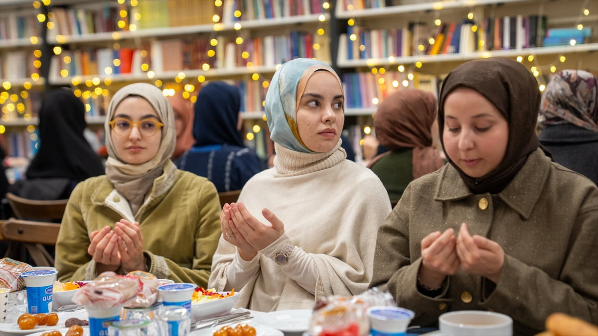 Türkiye Gençlik ve Eğitime Hizmet Vakfınca (TÜRGEV) ramazan boyunca Türkiye'nin farklı...