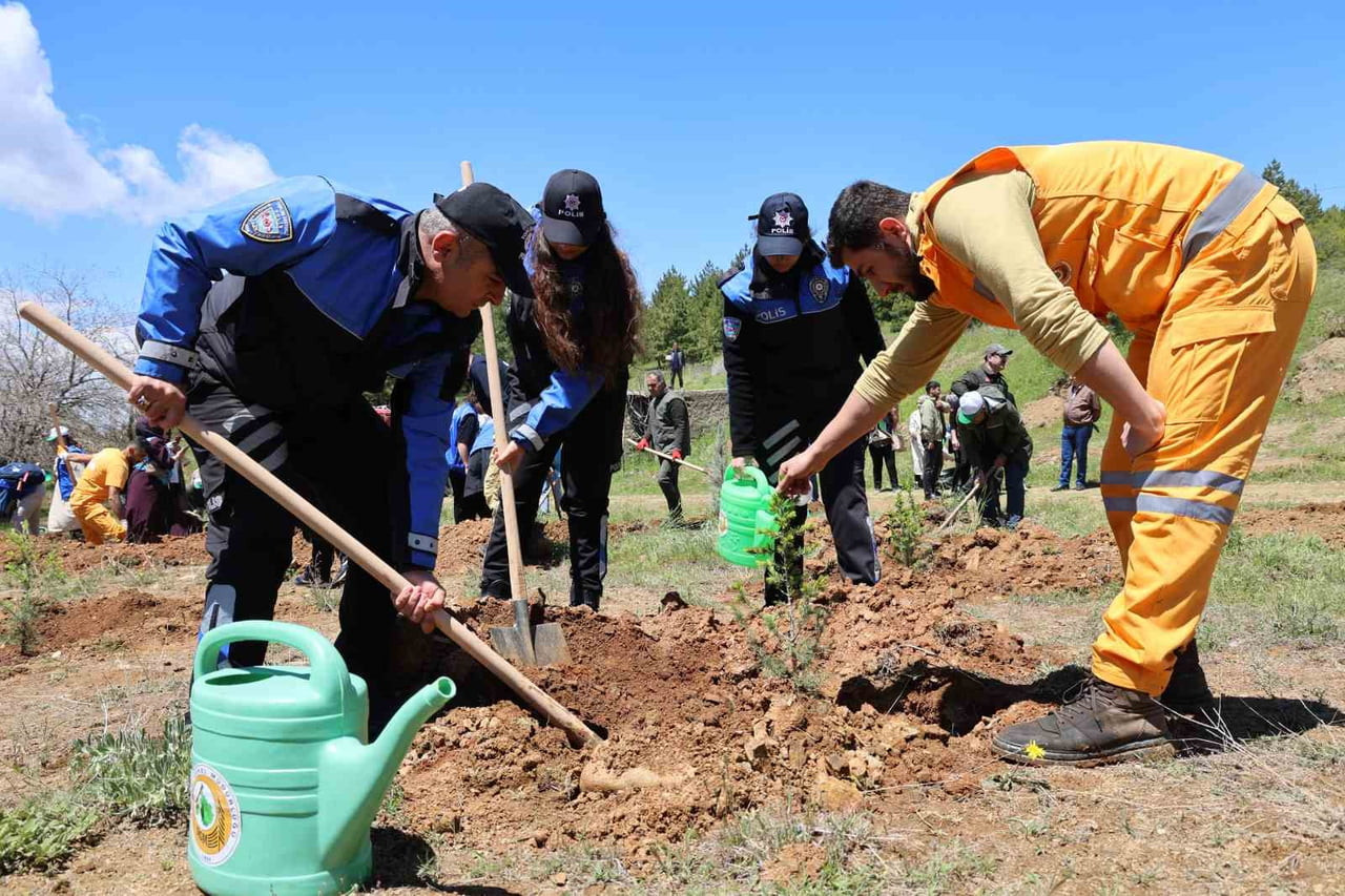 TÜRKİYE GENELİNDE DÖRDÜNCÜSÜ DÜZENLENEN ‘ORMAN BENİM’ KAMPANYASININ ELAZIĞ AYAĞI, HARPUT GÖLLÜBAĞ...