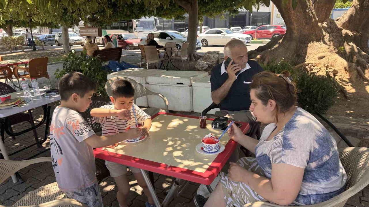TÜRKİYE GENELİNDE HAVA SICAKLIKLARININ YÜKSELİŞE GEÇMESİYLE BİRLİKTE, ADANA'DA KENTE ÖZGÜ SOĞUK...
