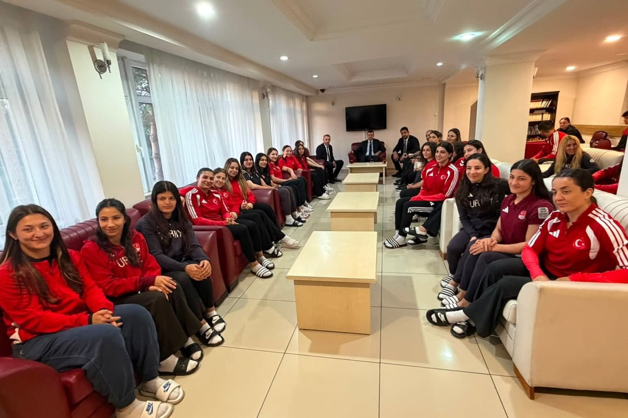 TÜRKİYE GÜREŞ FEDERASYONU BAŞKANI TAHA AKGÜL NİĞDE’DE