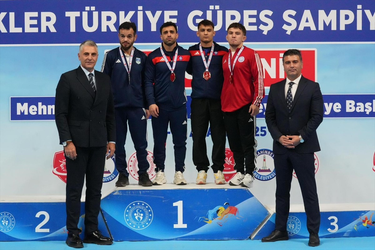 Türkiye Güreş Şampiyonası'nın 4. gününde grekoromen stil ve kadın müsabakalarında dereceye giren...