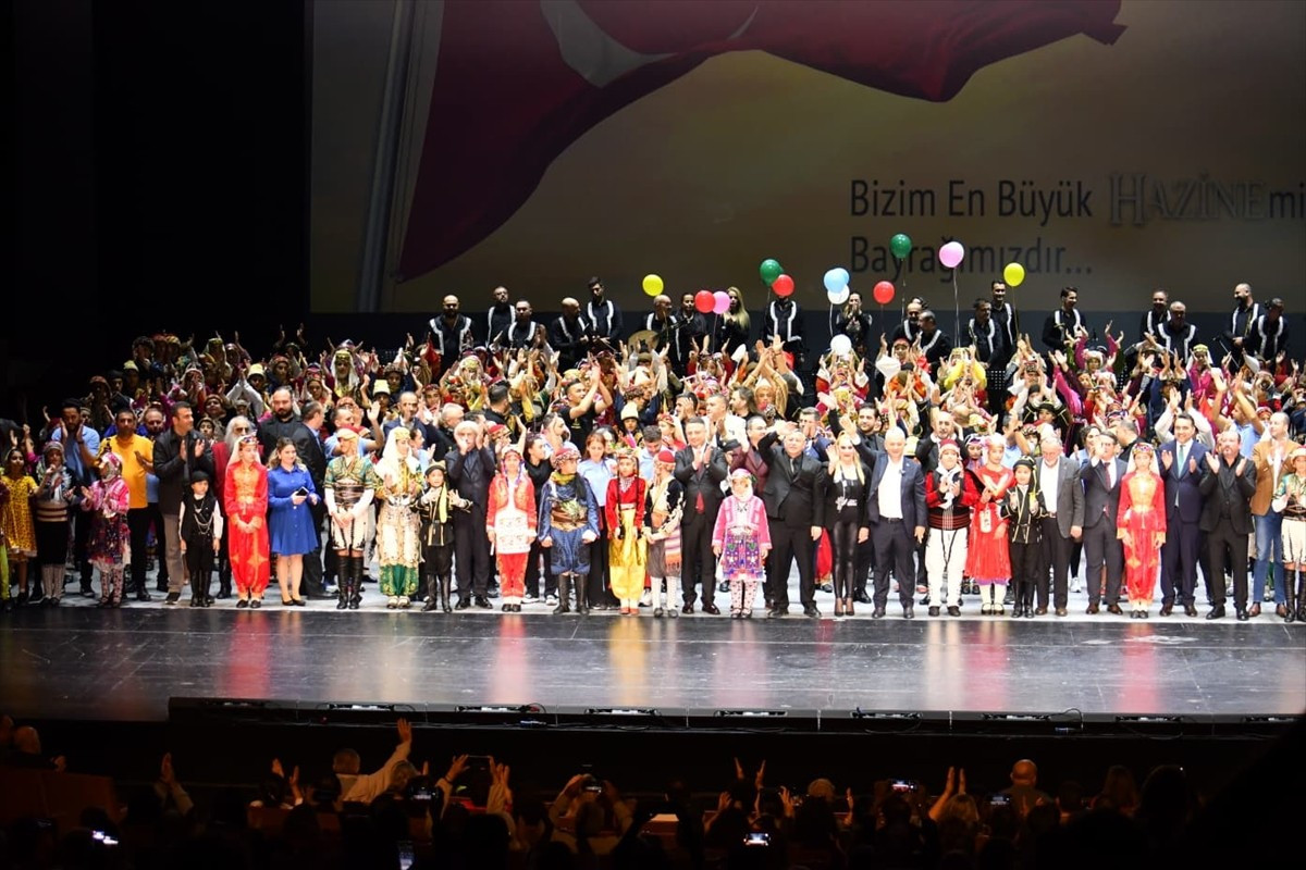 Türkiye Halk Oyunları Federasyonu Başkanlığı tarafından hazırlanan "Hazine Masal" gösterisi...