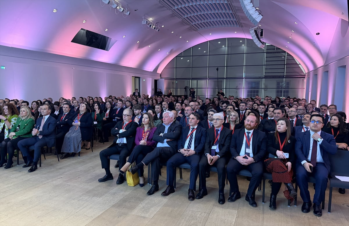 Türkiye ile Hollanda arasındaki ekonomik bağları güçlendirmek amacıyla Hollanda'nın başkenti...