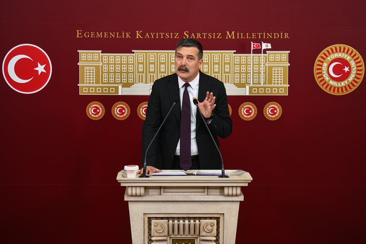 Türkiye İşçi Partisi (TİP) Genel Başkanı Erkan Baş,  Meclis'te düzenlediği basın toplantısında...