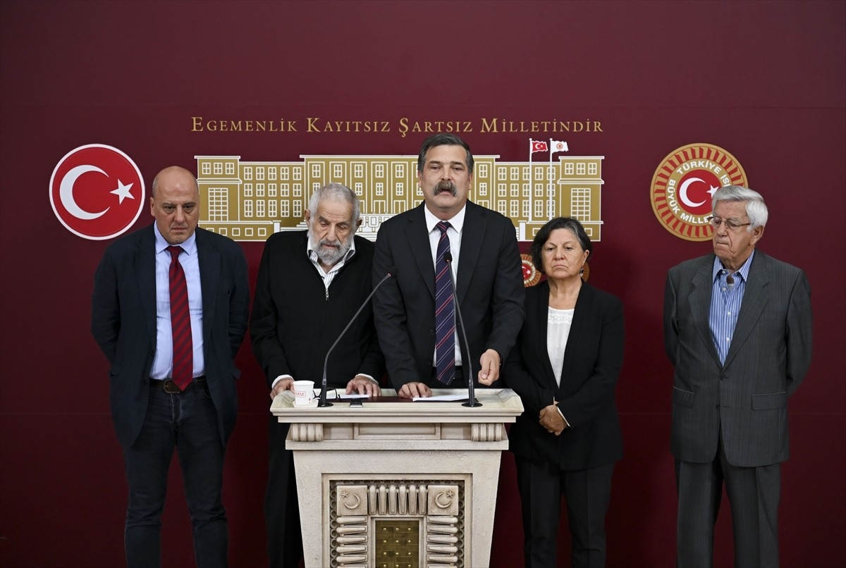 Türkiye İşçi Partisi (TİP) Genel Başkanı Erkan Baş (ortada), TBMM'de TİP İstanbul Milletvekili...