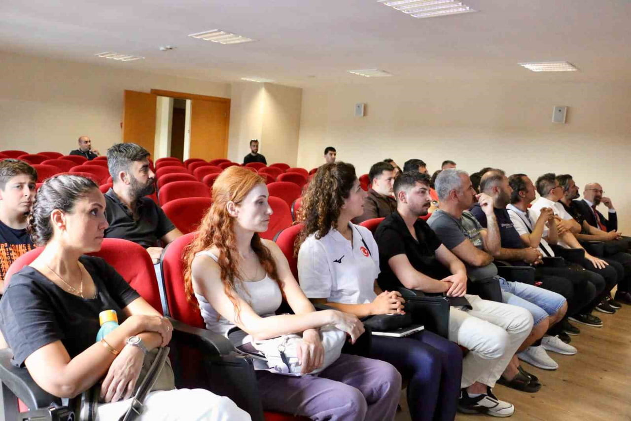 TÜRKİYE İŞİTME ENGELLİLER SPOR FEDERASYONU TARAFINDAN DÜZENLENEN ERKEKLER VE KADINLAR VOLEYBOL...
