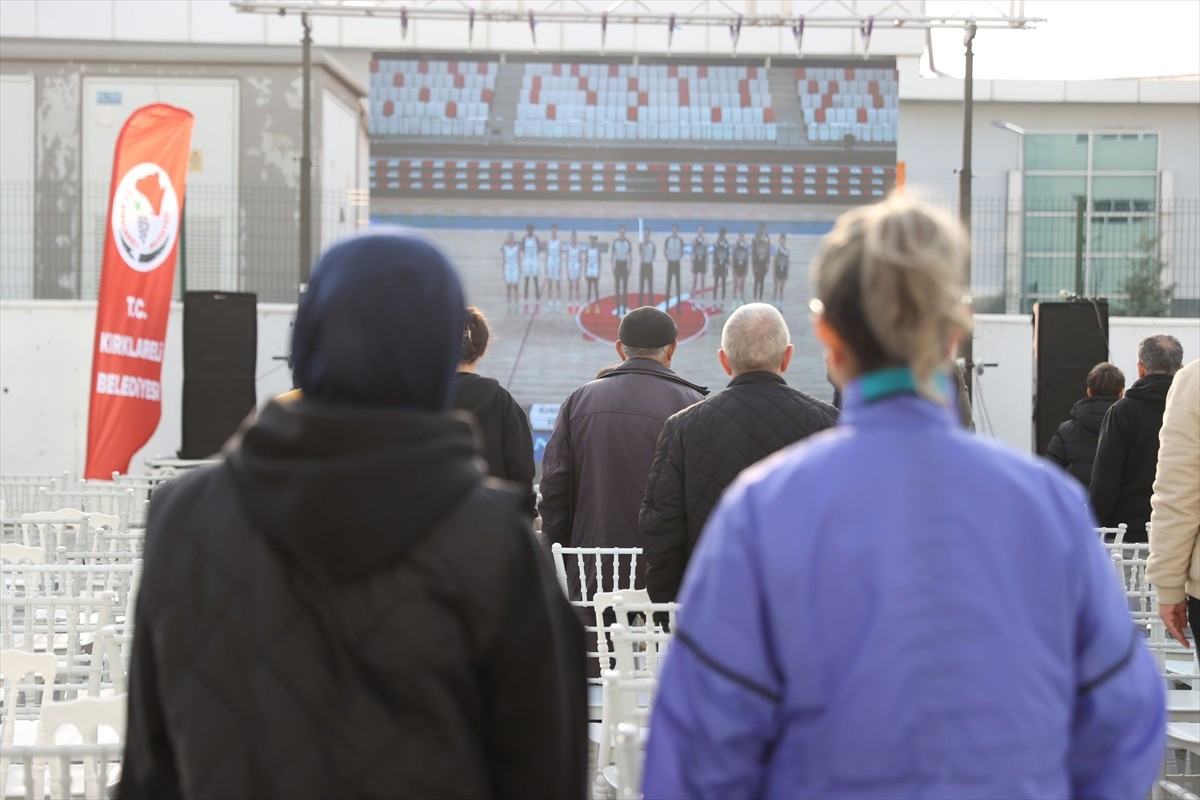 Türkiye Kadınlar Basketbol Ligi takımlarından Kırklareli Belediyesi Fen Bilimleri Kadın Basketbol...