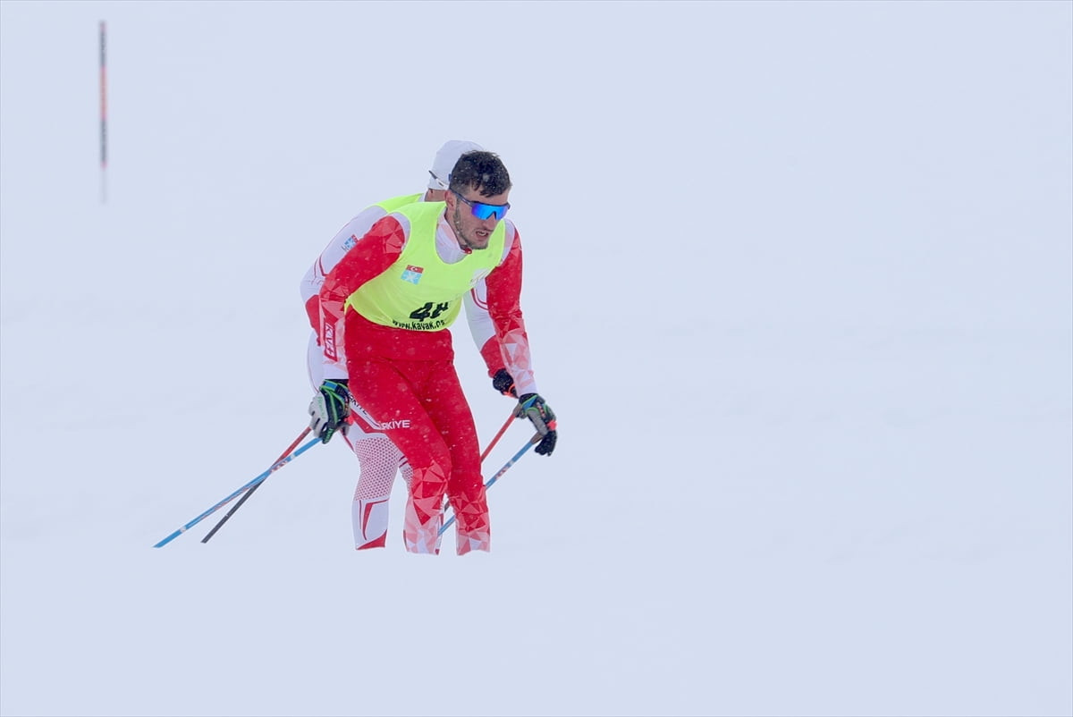 Türkiye Kayak Federasyonu tarafından Hakkari'nin Yüksekova ilçesinde düzenlenen Kayaklı Koşu 1....