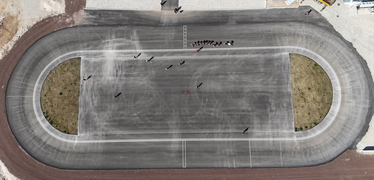 Türkiye Kaykay Federasyonu'nun 2026 faaliyet takviminde yer alan milli takım kampı için Karaman'a...