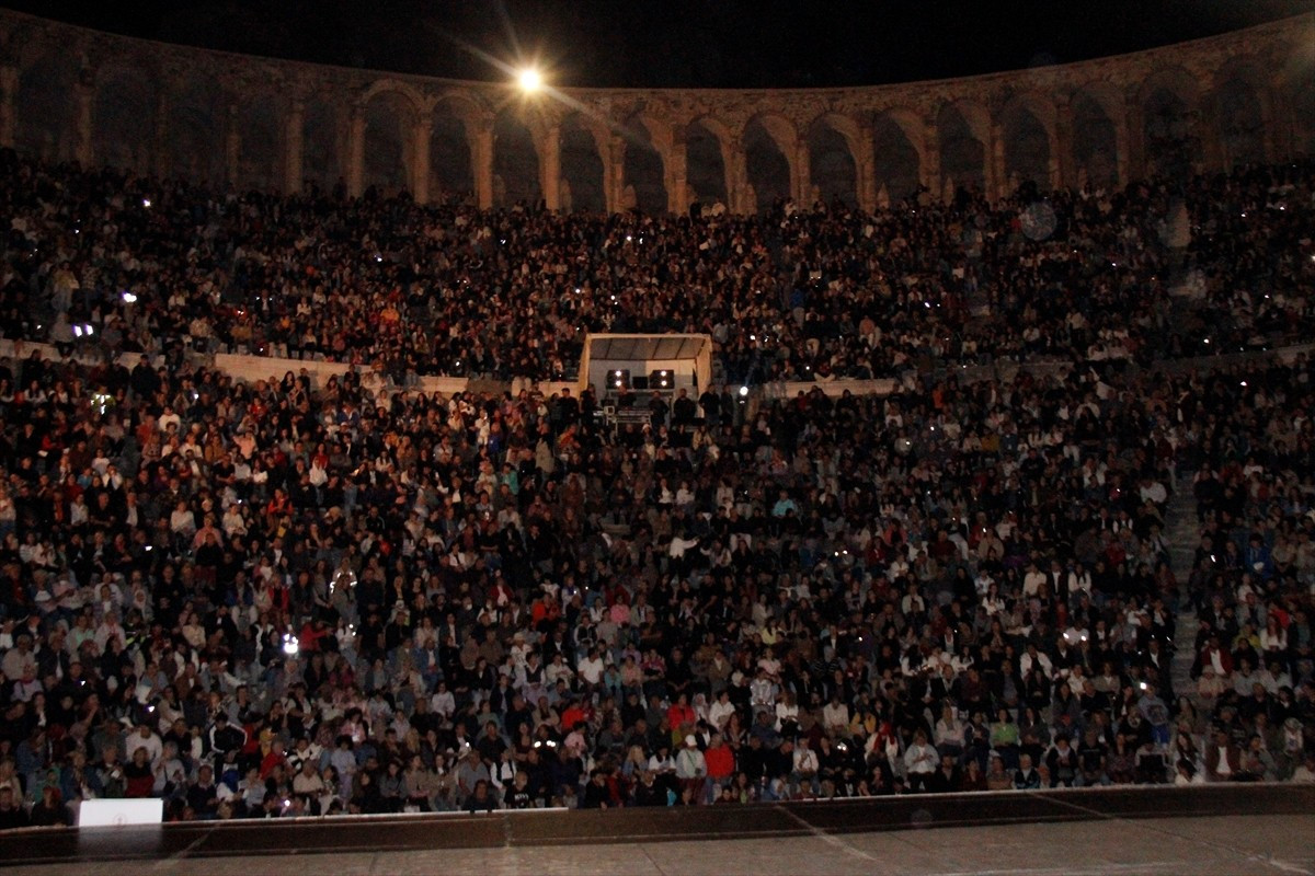 Türkiye Kültür Yolu Festivali Antalya etkinlikleri kapsamında Anadolu Ateşi dans topluluğu...