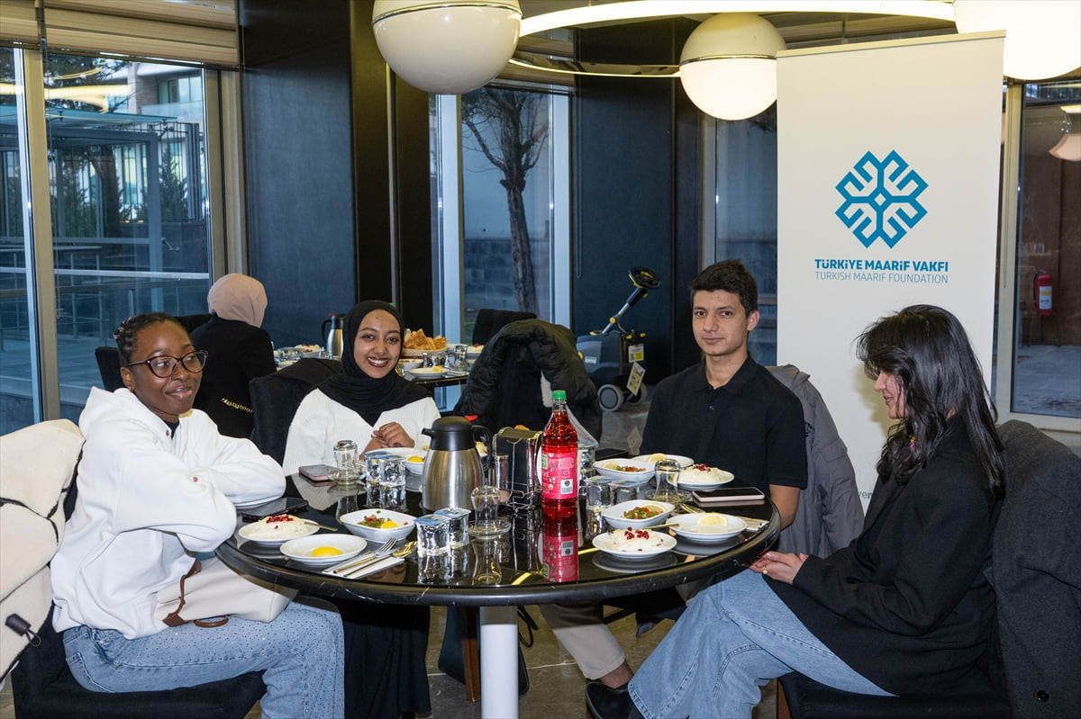 Türkiye Maarif Vakfı okullarından mezun olup, Ankara'da üniversite öğrenimi gören öğrenciler...