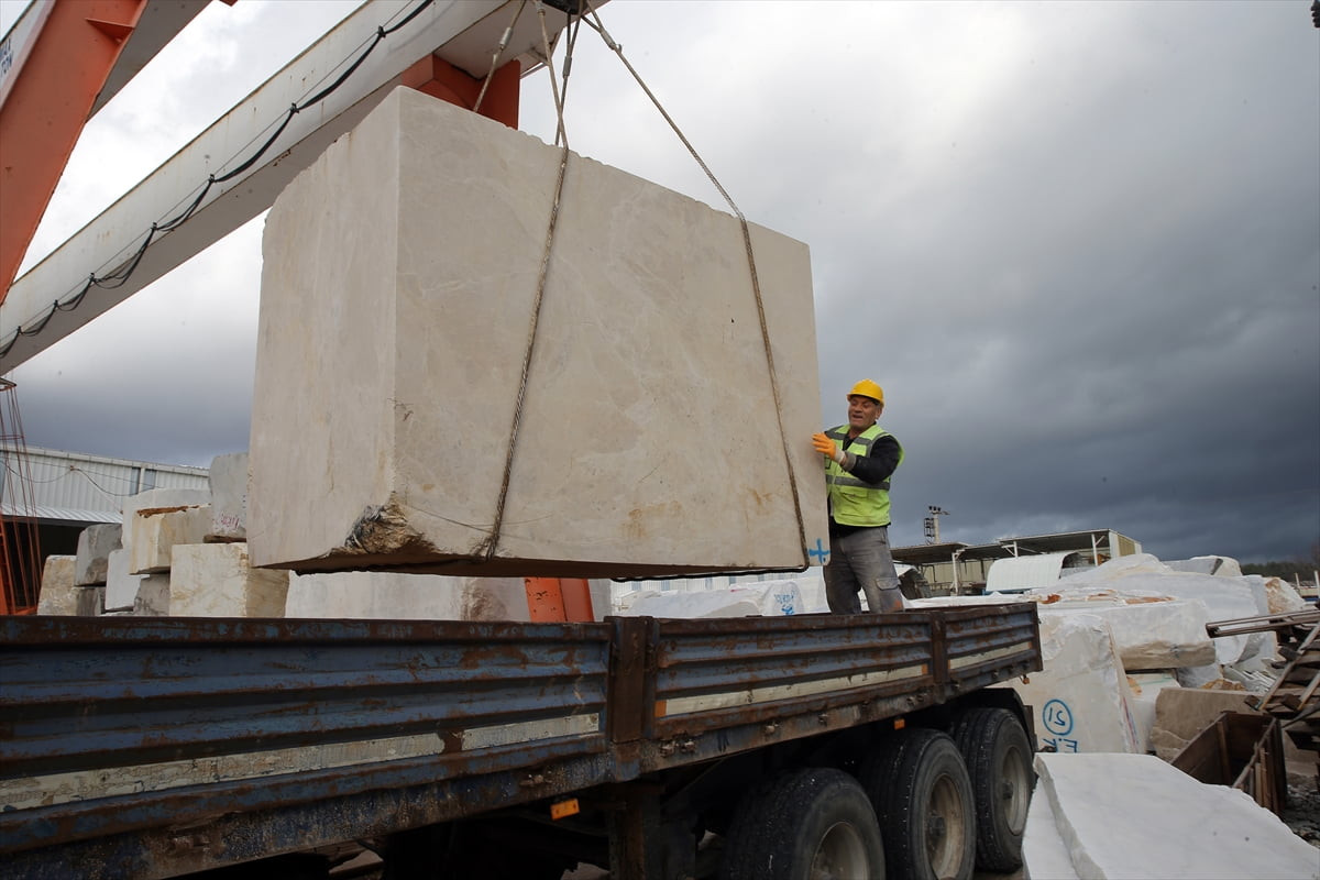Türkiye mermer üretiminin yaklaşık yüzde 20'sinin gerçekleştirildiği Muğla'daki işletmeler, 60...