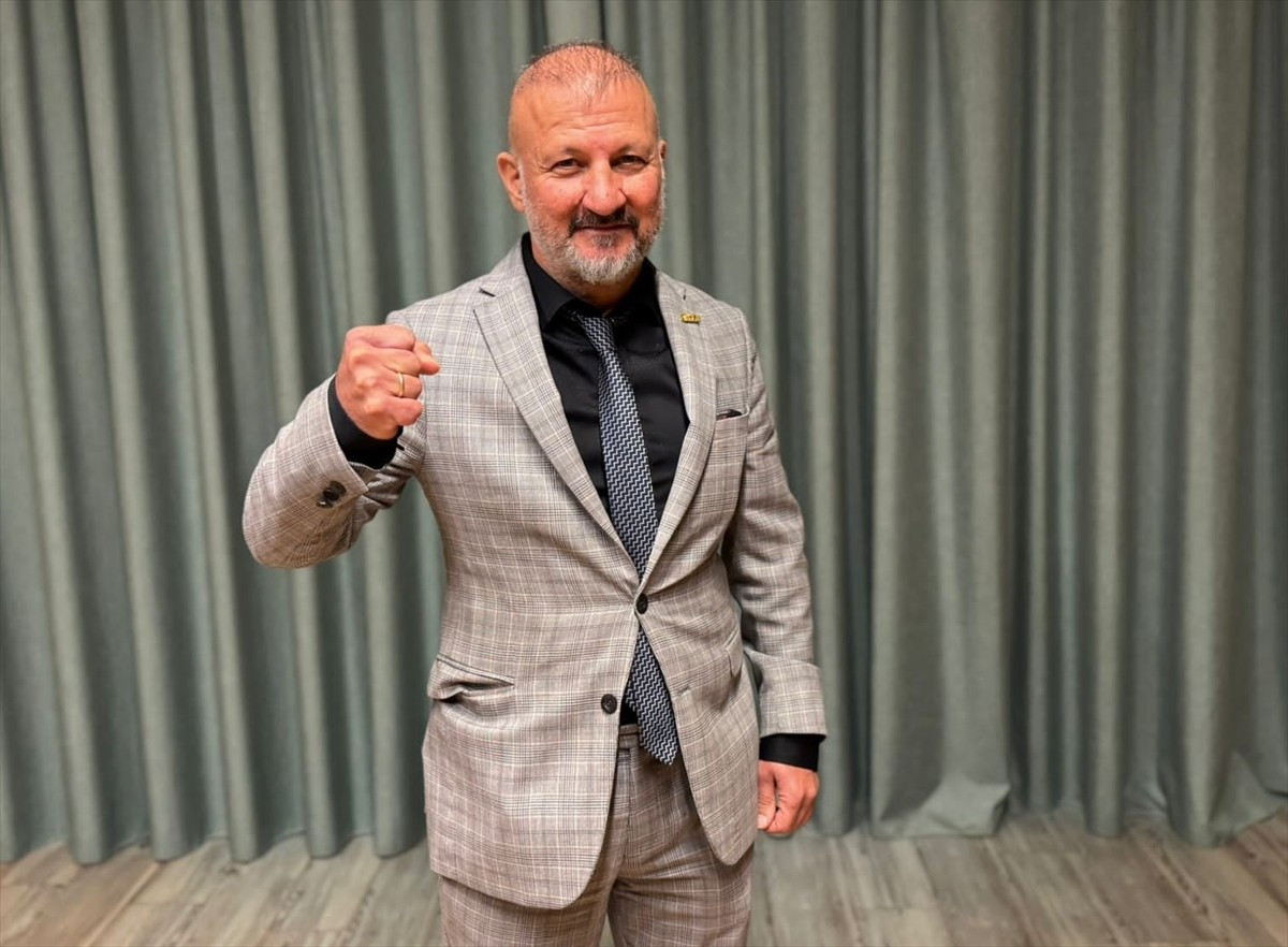 Türkiye Muaythai Federasyonu Başkanı Hasan Yıldız, Yunanistan'da düzenlenen Avrupa Muaythai...