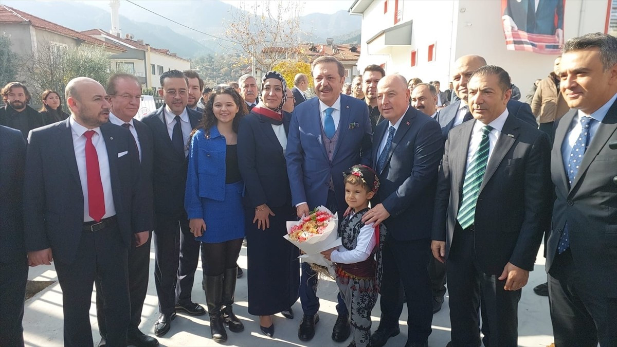 Türkiye Odalar ve Borsalar Birliği (TOBB) Başkanı Rifat Hisarcıklıoğlu, Denizli'nin Buldan...