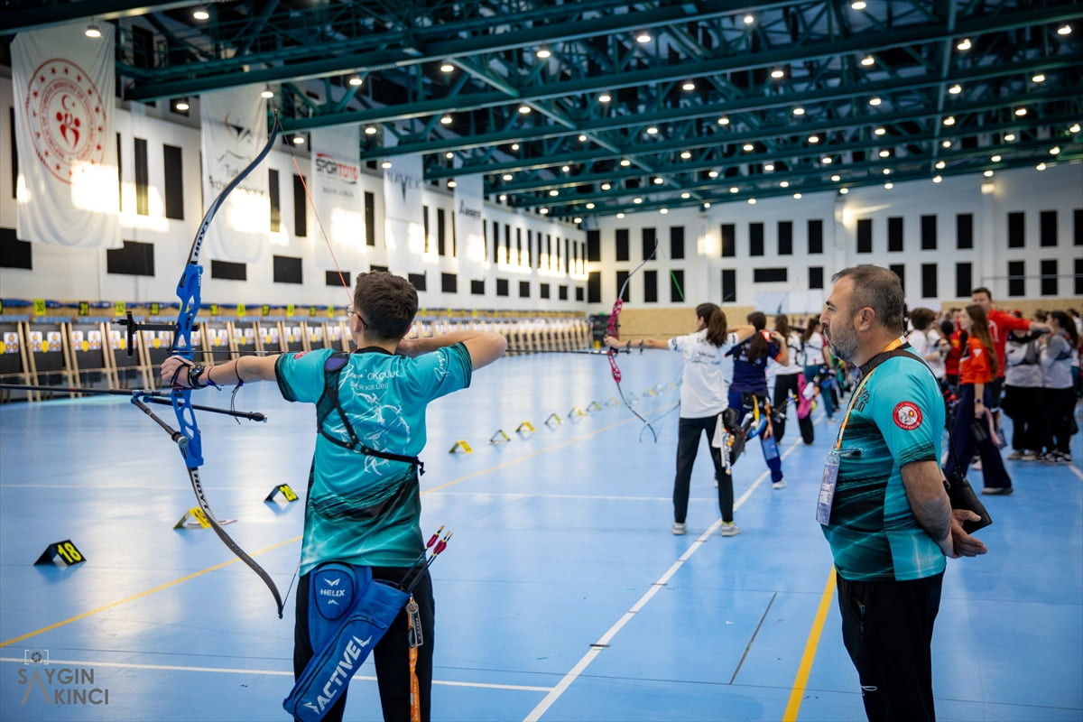 Türkiye Okçuluk Federasyonu tarafından düzenlenen ASES 15 Yaş Altı Salon Türkiye Şampiyonası...