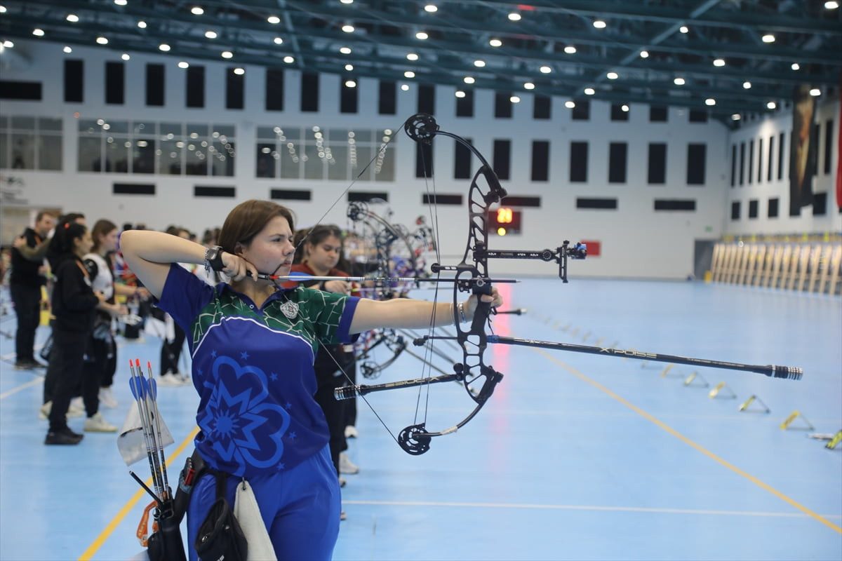 Türkiye Okçuluk Federasyonu tarafından düzenlenen Okçuluk Salon Kış Kupası, Samsun'da sona erdi....