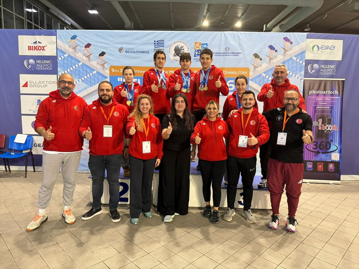 Türkiye Özel Sporcular Spor Federasyonu (TÖSSFED) bünyesindeki özel milli yüzücüler, Yunanistan'da...