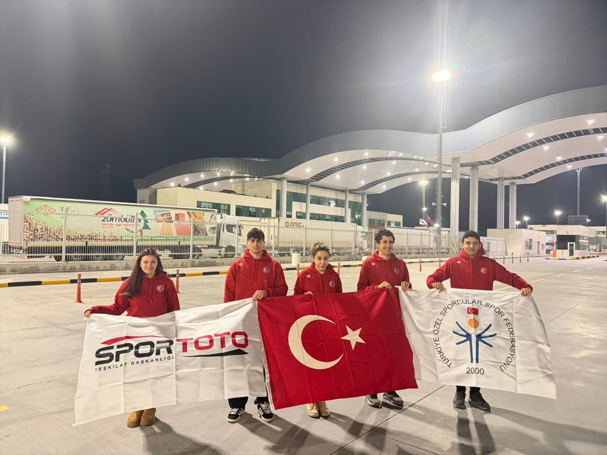 Türkiye Özel Sporcular Spor Federasyonu (TÖSSFED) bünyesindeki özel milli yüzücüler, Yunanistan'da...