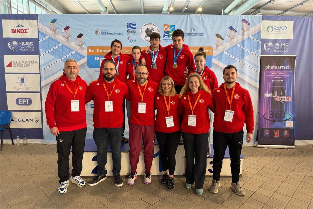 Türkiye Özel Sporcular Spor Federasyonu (TÖSSFED) bünyesindeki özel milli yüzücüler, Yunanistan'da...